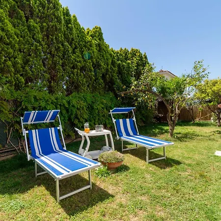 Apartment 300m From The Sea - With Garden And Parking *
