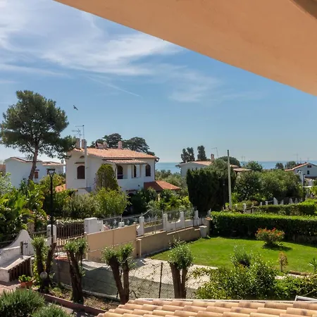 300m From The Sea - With Garden And Parking Apartment