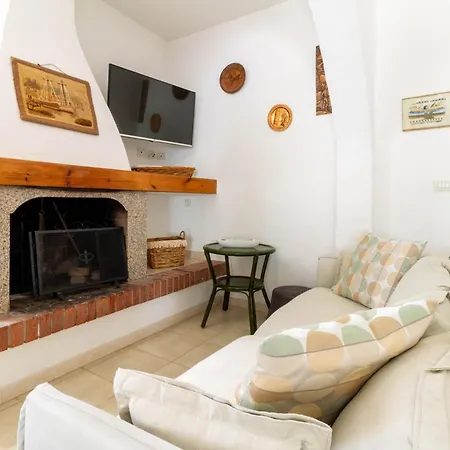 300m From The Sea - With Garden And Parking