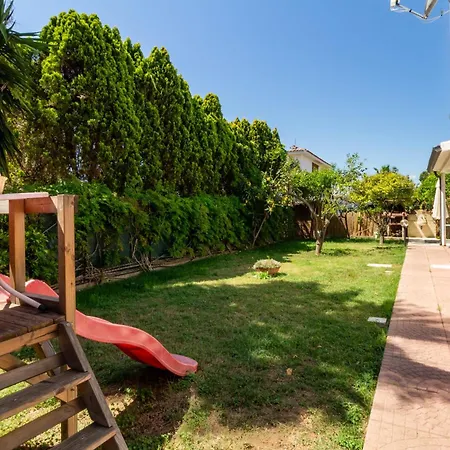300m From The Sea - With Garden And Parking *