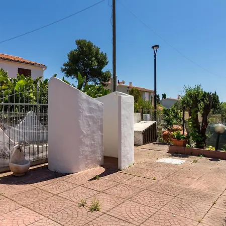 300m From The Sea - With Garden And Parking Apartment