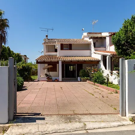 Apartment 300m From The Sea - With Garden And Parking